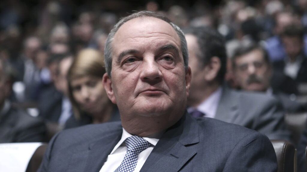 ΒΑΡΥ ΠΕΝΘΟΣ ΓΙΑ ΤΟΝ ΚΩΣΤΑ ΚΑΡΑΜΑΝΛΗ – ΜΟΛΙΣ ΜΑΘΕΥΤΗΚΑΝ ΤΑ ΔΥΣΑΡΕΣΤΑ