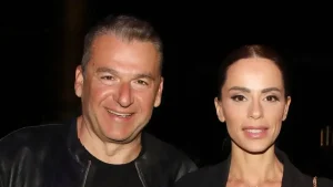 Γιώργος Λιάγκας – Μαρία Αντωνά: Στιγμές ταλαιπωρίας με τη σκυλίτσα τους μετά από βλάβη στο αυτοκίνητό τους