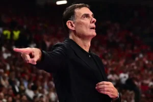 Η αλλαγή στην 8αδα των ξένων Ολυμπιακού για τους τελικούς με Παναθηναϊκό – Ποιον άλλαξε ο Μπαρτζώκας