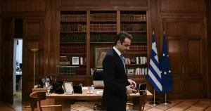 Δεν θα είναι ο Δένδιας: Ποιον προορίζουν για τη θέση του Μητσοτάκη εάν η ΝΔ πάρει κάτω από 25% στις εκλογές