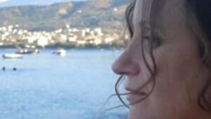 Αίγιο: Μαθεύτnκε ποια είναι η 54xpονn μητέρα και ο 26xpονος γιος που βρέθηκαν νεκpoί μέσα στο σπίτι τους