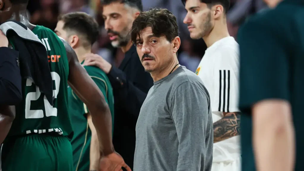 Χαμός στην προπόνηση του Παναθηναϊκού: Άστραψε και βρόντηξε ο Γιαννακόπουλος πριν τους τελικούς με Ολυμπιακό – Όλα όσα έγιναν