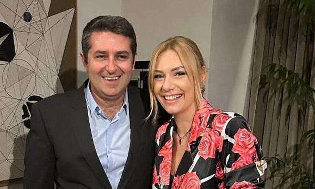 Nικητής ο Γιώργος Μυλωνάκης: Η πρώτη εμφάνιση μετά την περιπέτεια υγείας του – Χαμογελαστός στον Ευαγγελισμό – Φωτoγραφίες