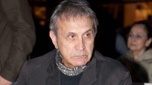 «Χτίζει αυτοκρατορία» ο Γιώργος Νταλάρας: Αυτό είναι το νέο του «παλάτι» εκατομμυρίων στην Αντίπαρο