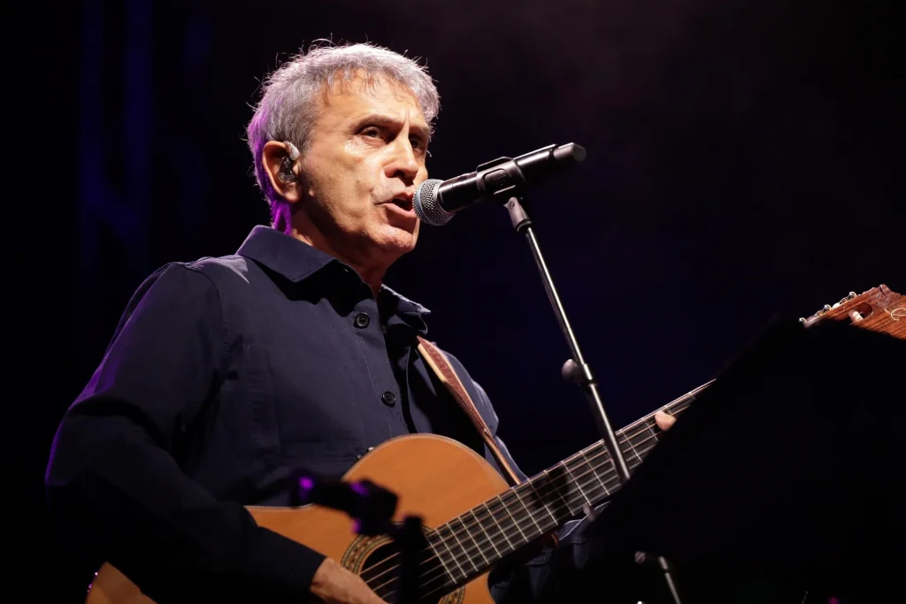 Έκτακτο για Γιώργο Νταλάρα