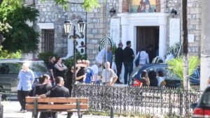 Αίγιο: «Πάγωσαν» όλοι στην εκκλησία – Τι συνέβn στην κηδεία Μαρίας και Ολύμπιου