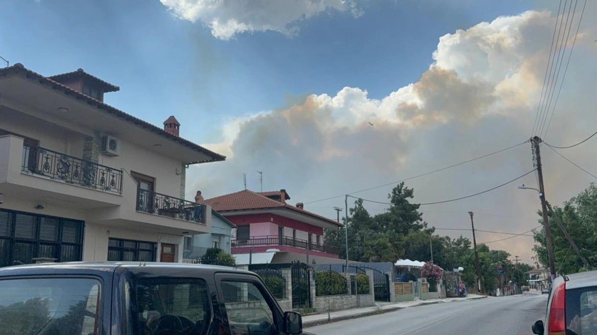 ΕΛΛΑΔΑ Φωτιά Δερβένι Θεσσαλονίκη Πυροσβέστες Ελικόπτερο Φωτιά τώρα - Πυρκαγιές σε εξέλιξη Φωτιά στο Ωραιόκαστρο Θεσσαλονίκης: Αγνοείται το παιδί του άνδρα που βρέθηκε νεκρός και της γυναίκας που σώθηκε με εγκαύματα