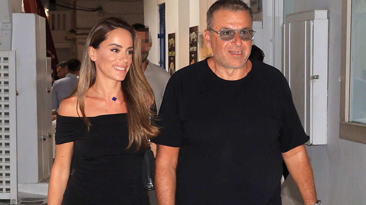 Γιώργος Λιάγκας: Έγινε κουμπάρος! Τον συνόδευσε η Μαρία Αντωνά – Φωτογραφίες και βίντεο από την εκκλησία