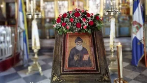 Ουρές πιστών στη Σουρωτή για να προσκυνήσει τον Άγιο Παΐσιο τον Αγιορείτη