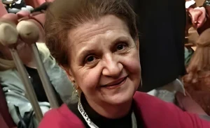 Πέθανε πρωί από ανακοπή την ώρα που κολυμπούσε η γνωστή ηθοποιός του ελληνικού κινηματογράφου