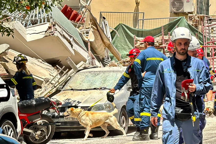 ΠΟΛΥΚΑΤΟΙΚΙΑ ΣΤΑ ΠΕΤΡΑΛΩΝΑ: ΜΟΛΙΣ ΜΑΘΕΥΤΗΚΕ ΤΙ ΒΡΗΚΑΝ ΣΤΑ ΣΙΝΤΡΙΜΙΑ ΤΗΣ