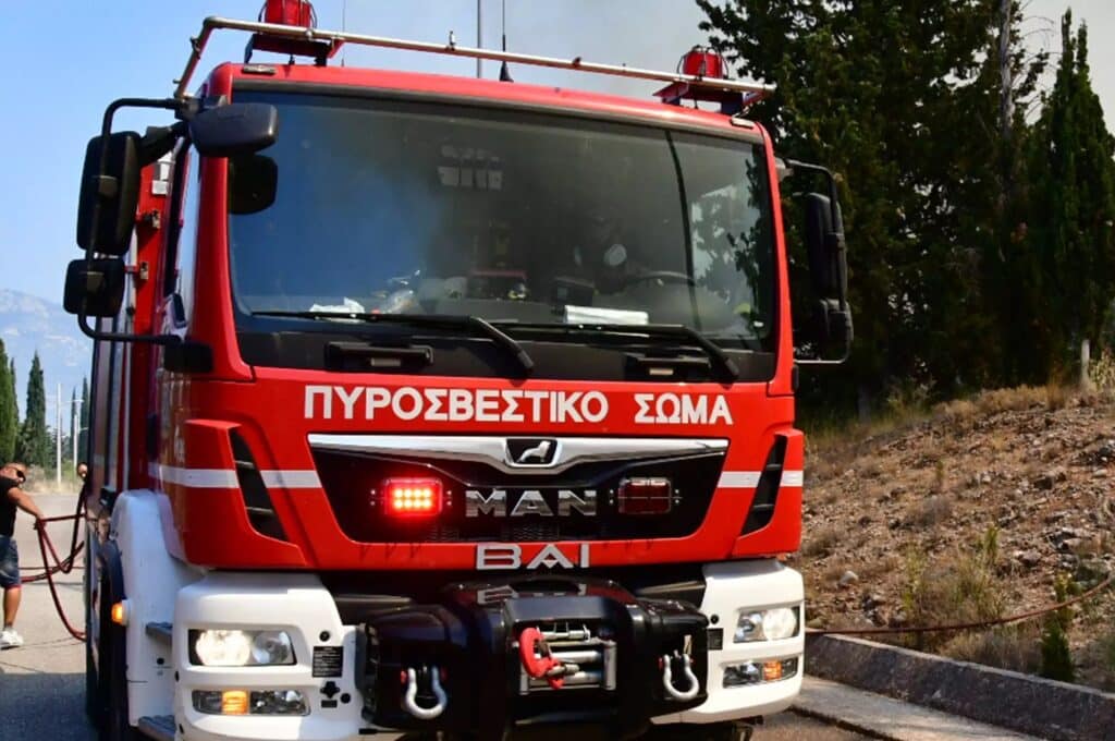 ΦΩΤΙΑ ΤΩΡΑ ΣΤΗΝ ΑΤΤΙΚΗ ΚΟΝΤΑ ΣΕ ΜΟΝΗ ΤΗΣ ΠΑΝΑΓΙΑΣ -ΣΥΝΑΓΕΡΜΟΣ ΣΤΗΝ ΠΥΡΟΣΒΕΣΤΙΚΗ