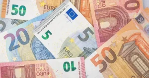 Πληρώνονται τα 150 ευρώ ανά παιδί: Ποιοι πάνε για εμβόλιμη πληρωμή τον Αύγουστο