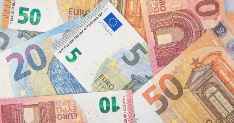 Πληρώνονται τα 150 ευρώ ανά παιδί: Ποιοι πάνε για εμβόλιμη πληρωμή τον Αύγουστο