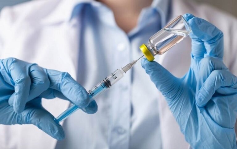 Σοβαρή προειδοποίηση για όσους έχουν κάνει τα εμβόλια της Pfizer και της Moderna