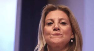 Η Καρυστιανού προκαλεί Μητσοτάκη: «Θέλω ντιμπέιτ μαζί του, έχω πολλά να ρωτήσω – Πόσα κοστίζει το Μαξίμου κάθε μήνα;»