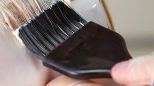 Αυτή η «ηλιοκαμένη» απόχρωση του ξανθού θα βρίσκεται παντού αυτό το καλοκαίρι