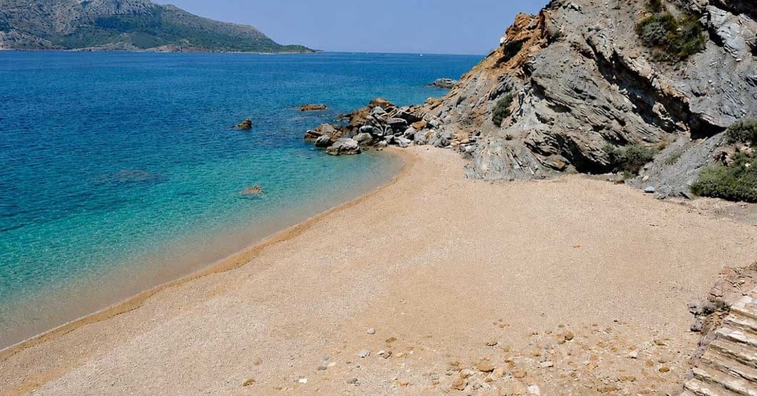 Οι πέντε παραλίες στην Αττική που θυμίζουν Κυκλάδες - Ότι πρέπει για μια δροσερή απόδραση
