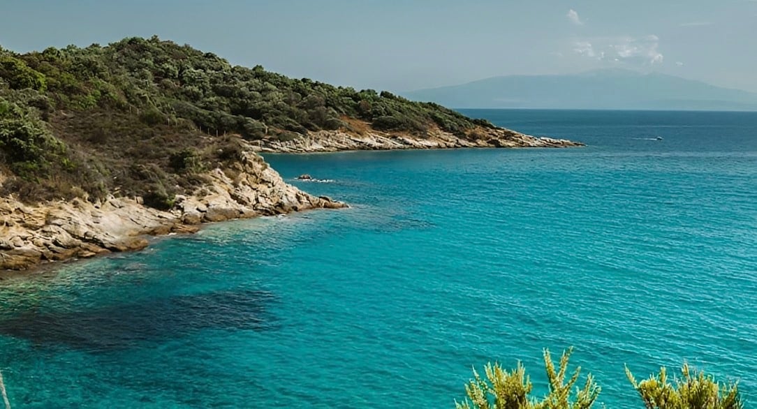 Η ελληνική παραλία που αναδείχθηκε η δεύτερη καλύτερη στον κόσμο