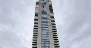 Οικογενειακή τραγωδία: Μητέρα, πατέρας και ο 9χρονος γιος τους βούτηξαν στο κενό από τον 36ο όροφο ουρανοξύστη