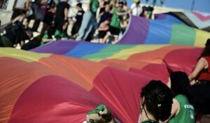 Μετρό: Η απάντηση της ΣΤΑΣΥ για τις αφίσες του Athens Pride
