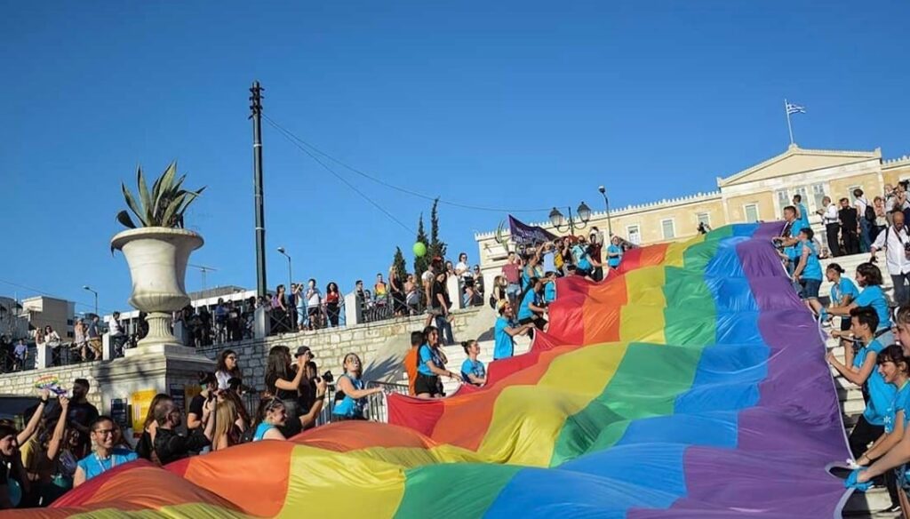 Πληθαίνουν οι αντιδράσεις για την άρνηση της ΣΤΑΣΥ να μπουν αφίσες για το Athens Pride στο Μετρό