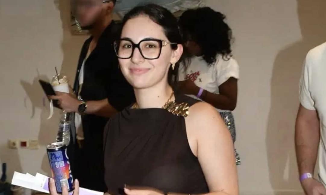 Yπέροχη η Κλαυδία στα Mad VMA 2026 - H απλή και όμορφη εμφάνιση της μαζί με τον σύντροφό της στα παρασκήνια 