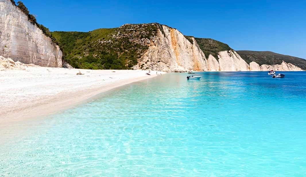 Η καλύτερη παραλία της Ευρώπης φυσικά είναι ελληνική και μοιάζει με παράδεισο