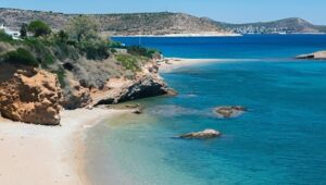 Οι 5 καλύτερες δωρεάν παραλίες της Αττικής με τα πιο καθαρά νερά – Δεν έχουν τίποτα να ζηλέψουν από τα νησιά 