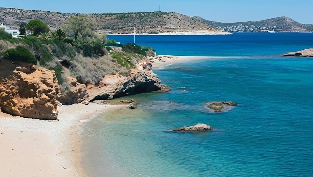 Οι 5 καλύτερες δωρεάν παραλίες της Αττικής με τα πιο καθαρά νερά - Δεν έχουν τίποτα να ζηλέψουν από τα νησιά 