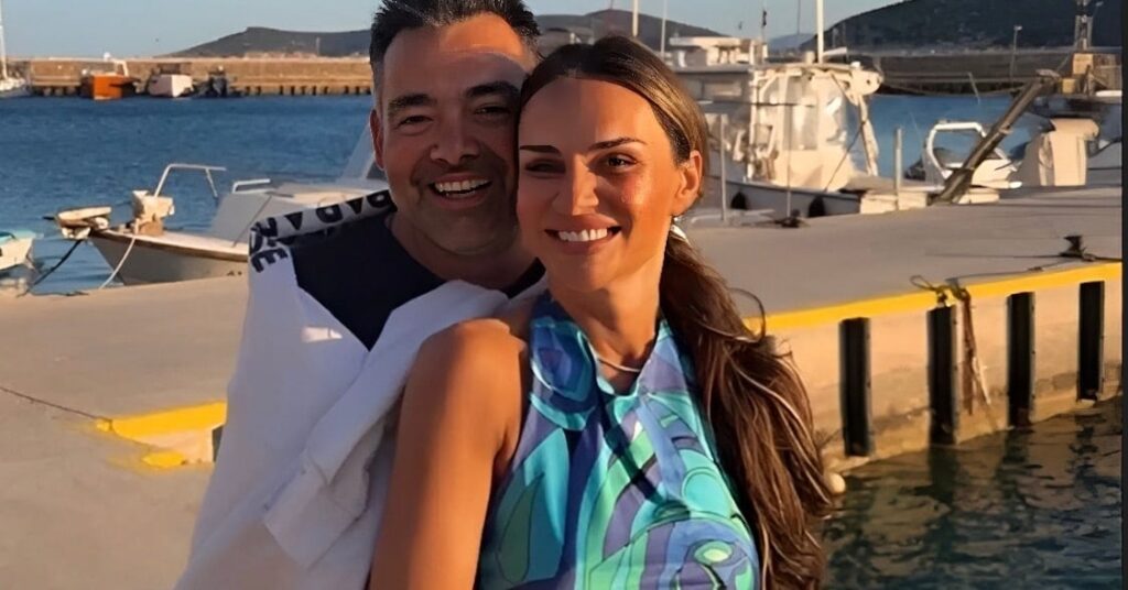H Ελένη Τσολάκη ξεκίνησε τις διακοπές της αγκαλιά με τον σύζυγό της, Παύλο Πετρουλάκη 