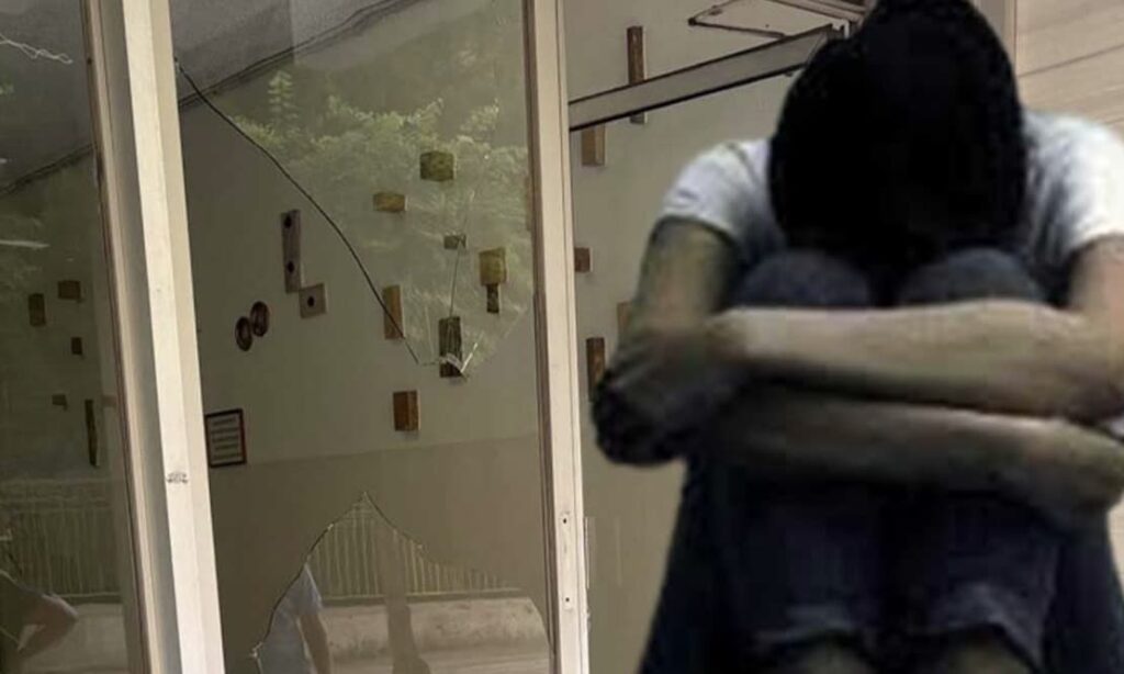 Νέες αδιανόητες σκηνές στη χώρα μας – Χτυπήσε το κεφάλι της γυναίκας του σε τζαμαρία μετά από καυγά στη μέση του δρόμου