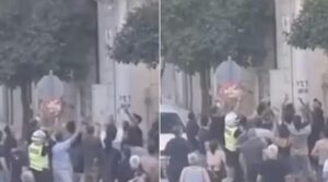 Φωτιά στην Καλλιθέα: Η συγκλονιστική στιγμή που η ηλικιωμένη πηδάει από το μπαλκόνι για να σωθεί