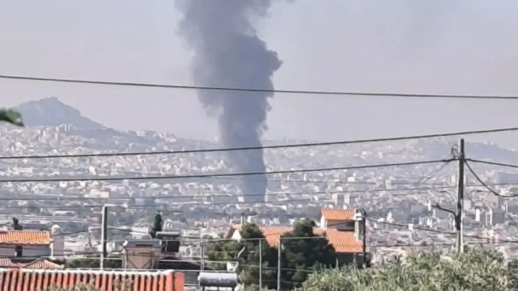 Συναγερμός στο Μενίδι: Μεγάλη φωτιά σε εξέλιξη – Πυκνοί καπνοί σκέπασαν περιοχές της Αττικής