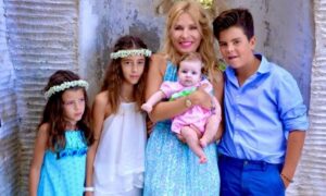 Οι κόρες του… Πανεπιστημίου και ο γιος… ταβερνιάρης: Τι δουλειά κάνει ο Άγγελος Λάτσιος και η Μενεγάκη το κρατά μακριά από τα φώτα της δημοσιότητας