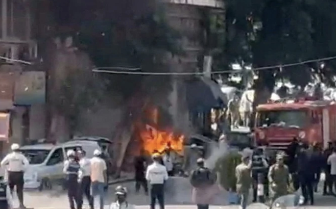 ΣΟΚ ΤΩΡΑ! ΕΚΡΗΞΕΙΣ ΚΟΝΤΑ ΣΤΟ ΞΕΝΟΔΟΧΕΙΟ ΠΟΥ ΜΕΝΕΙ Ο ΠΡΟΕΔΡΟΣ