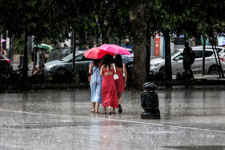 Έκτακτη προειδοποίηση από τους μετεωρολόγους: Έρχεται χειμώνας μέσα στο καλοκαίρι – συναγερμός για ισχυρές καταιγίδες τα επόμενα 24ωρα