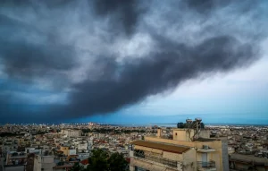 ΣΟΚ! Τι περιέχει το τοξικό νέφος που σκέπασε τη Θεσσαλονίκη από τη φωτιά στο Ωραιόκαστρο – Σε συναγερμό η χώρα