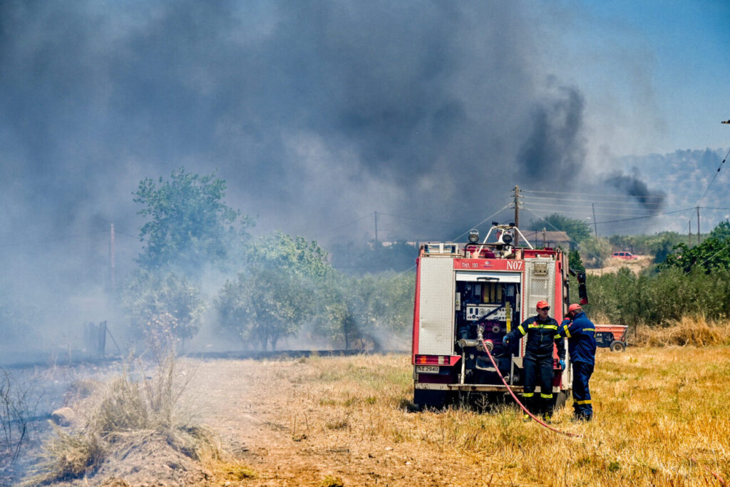 «Κόκκινος συναγερμός» για φωτιές και το Σάββατο – Οι 10 περιοχές