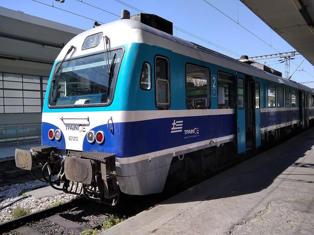 ΕΚΤΑΚΤΟ: Φωτιά σε τρένο στην Ελλάδα γεμάτο κόσμο – Τpόμος για επιβάτες