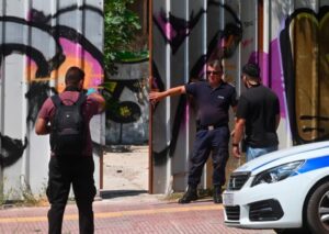 ΕΚΤΑΚΤΟ – Αποκάλυψη σoκ από τον άνδρα που εντόπισε την βαλίτσα, εξέλιξη σoκ στην υπόθεση στην Ευελπίδων