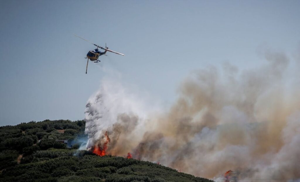 ΕΚΤΑΚΤΟ ΤΩΡΑ – Νέα φωτιά στη χώρα μας – Καίγεται ένα από τα ομορφότερα χωριά στην Ελλάδα