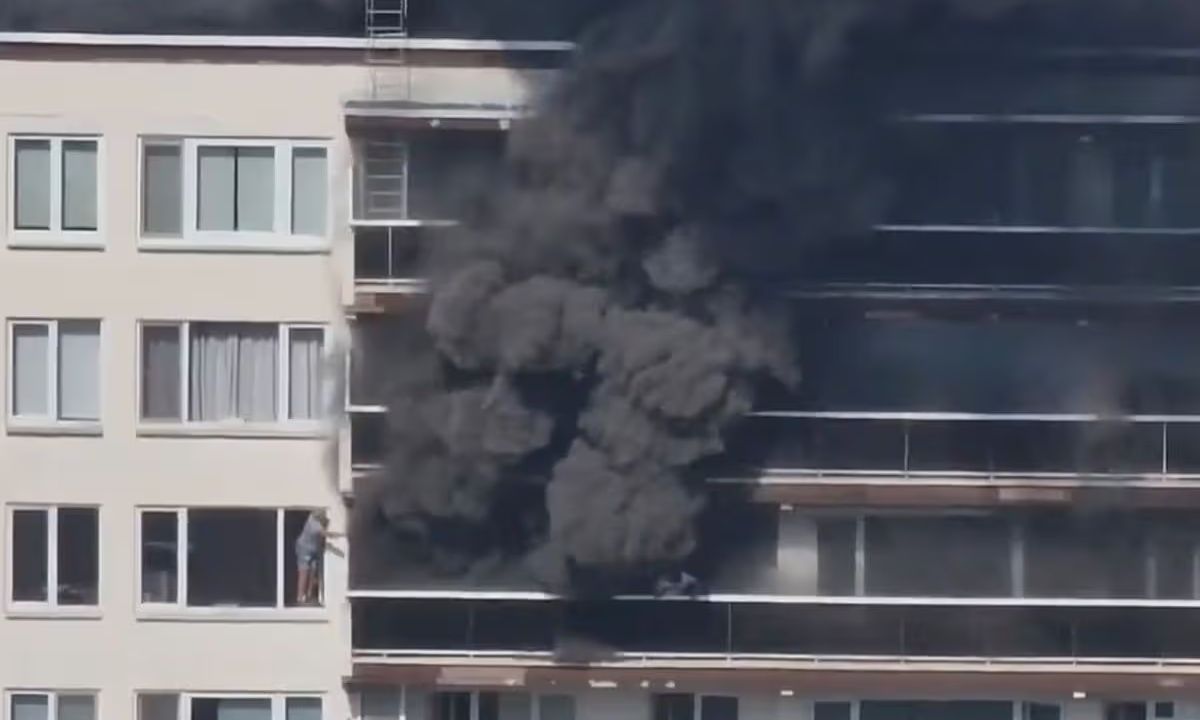 ΣΟΚ! ΜΕΓΑΛΗ ΦΩΤΙΑ ΣΕ ΠΟΛΥΚΑΤΟΙΚΙΑ - ΤΟΥΛΑΧΙΣΤΟΝ 5 ΝΕΚΡΟΙ
