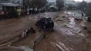 ΠΝΙΓΕΤΑΙ ΠΑΣΙΓΝΩΣΤΗ ΠΕΡΙΟΧΗ ΤΗΣ ΧΩΡΑΣ ΜΑΣ – ΣΕ ΠΑΝΙΚΟ ΟΙ ΚΑΤΟΙΚΟΙ