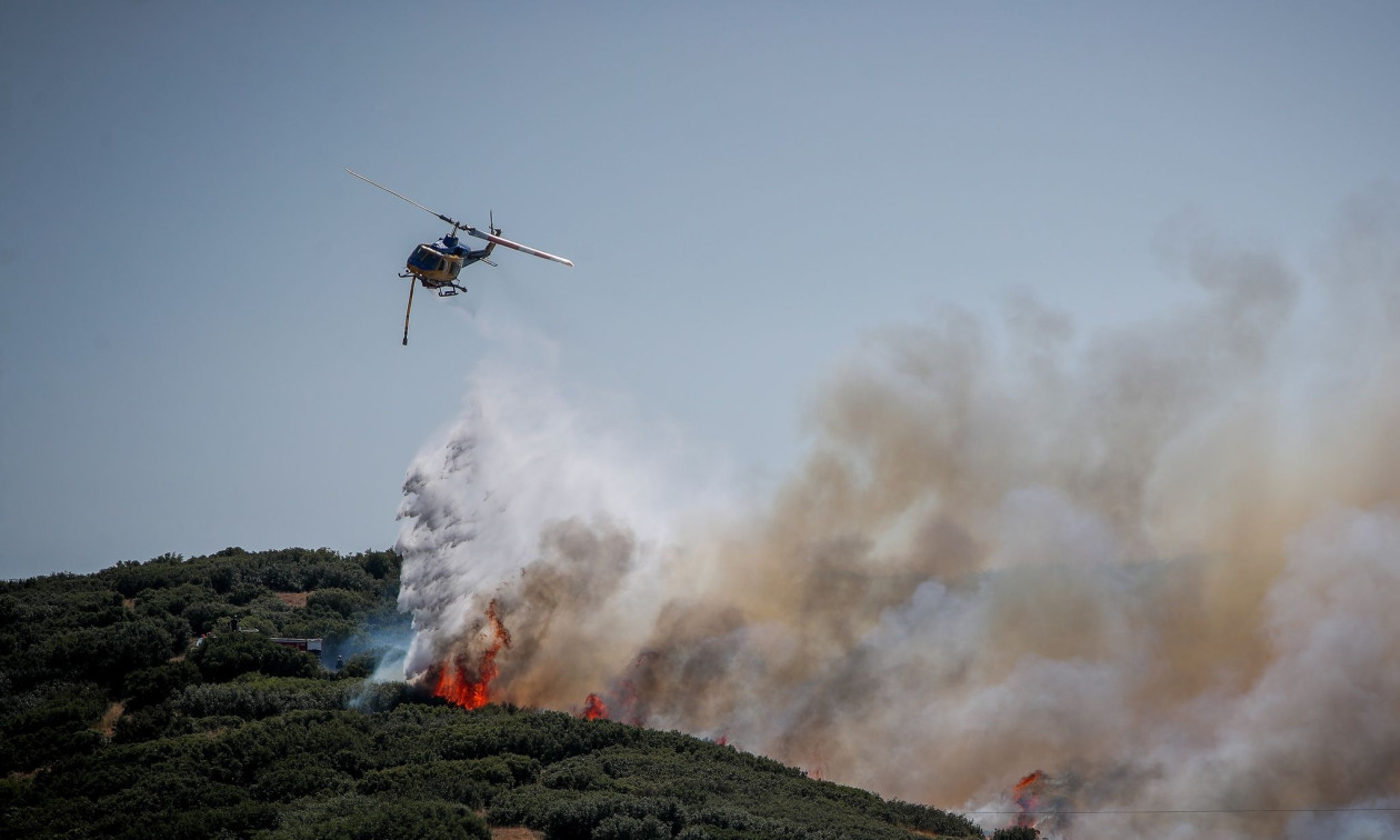 ΕΚΤΑΚΤΟ - Μεγαλη Φωτιά στο χωριό - Στη μάχη τρία εναέρια μέσα