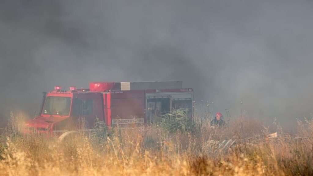 Πυρκαγιά τώρα στην Αττική Συναγεργμός στην Πυροσβεστική