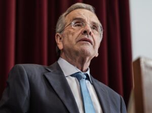 Με γαλάζιο παρελθόν: Ο γνωστός Έλληνας δημοσιογράφος που «έκλεισε» στο κόμμα Σαμαρά