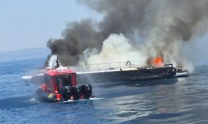 Η στιγμή της βύθισης του ταχύπλοου – Διασώθηκαν οι τέσσερις επιβαίνοντες