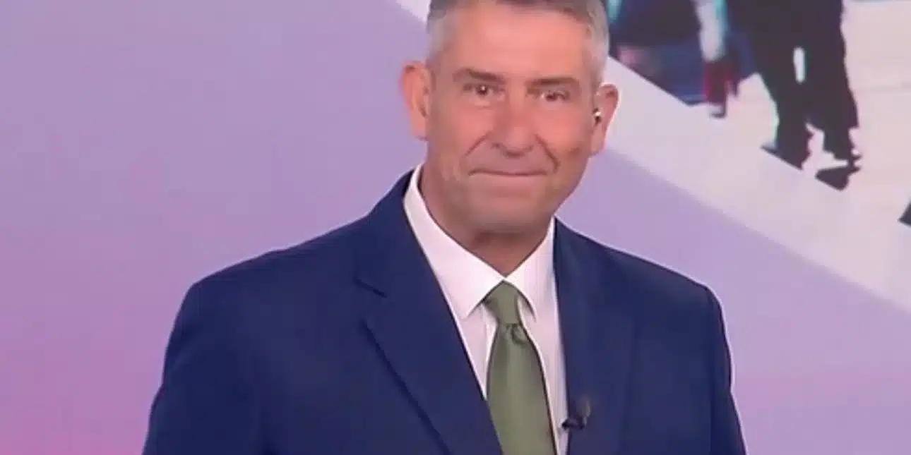 Άκης Παυλόπουλος: Με δάκρυα η τελευταία του ημέρα στον ΣΚΑΪ - Πώς χαιρέτησε κοινό και συνεργάτες