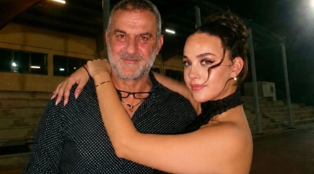 Βικτώρια Δέλλα: «Μαμά μου, μπορεί να μη σε κρατούσα από το χέρι εκείνη τη στιγμή, όμως σε ένιωθα δίπλα μου»